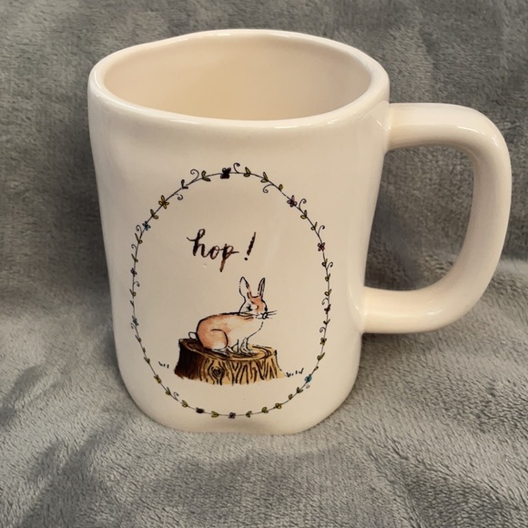 Rae Dunn HOP Easter side plate with two mugs - Picture 4 of 5